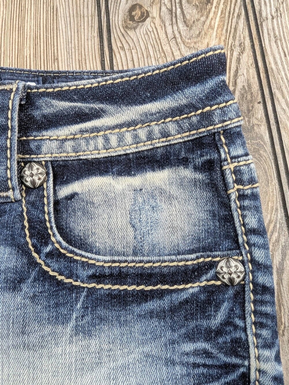 Miss Me Signature Cutoff Denim Shorts Size 28 Aztec Embroidered Sequins Bling - Picture 4 of 15